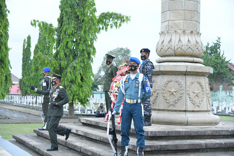 Peringati Hari Ulang Tahun TNI Ke–75, Ketua DPRD Prov.Sumsel Ikuti ...