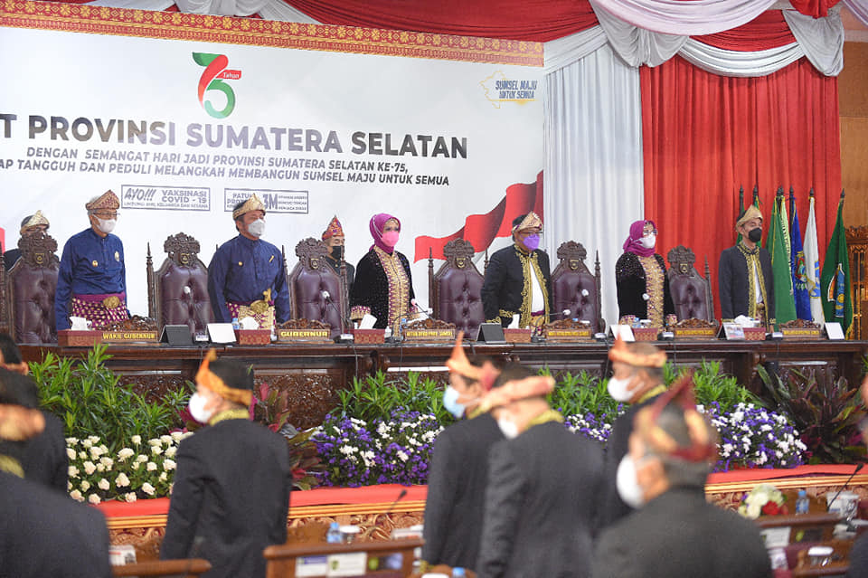 Rapat Paripurna Istimewa Peringatan Hari Jadi Prov. Sumsel Ke-75; DPRD Bersama Gubernur ...